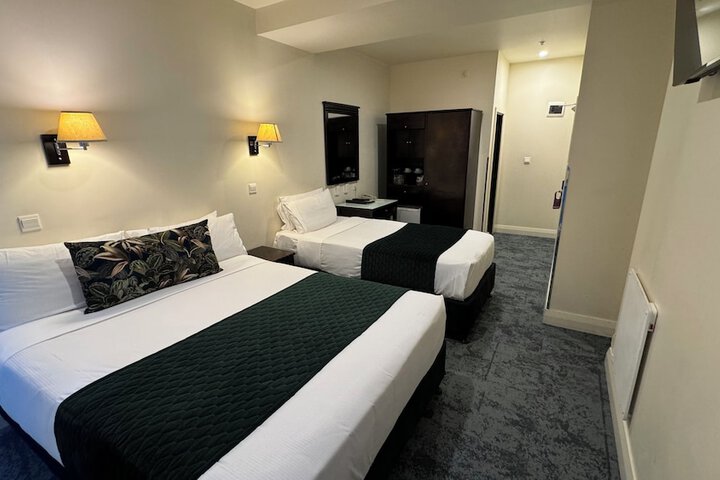 Room 72 of 116