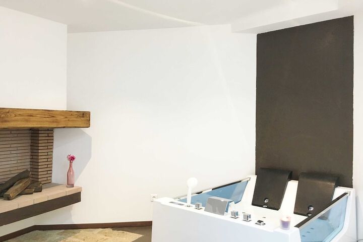 Room 9 of 31