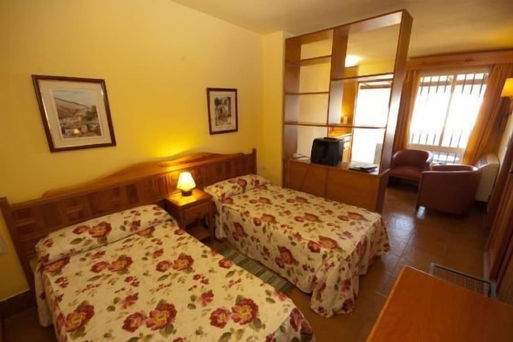 Room 12 of 68