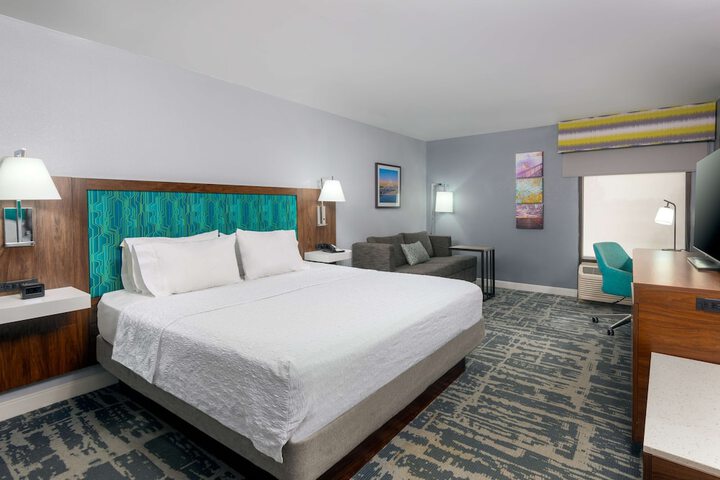 1 King Bed (3 of 9)