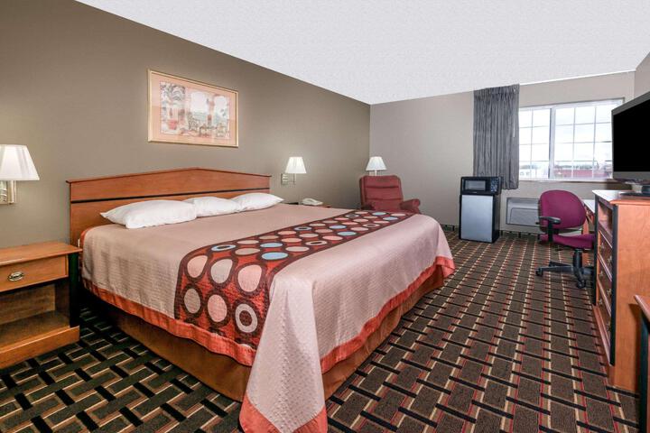 1 King Bed (10 of 13)
