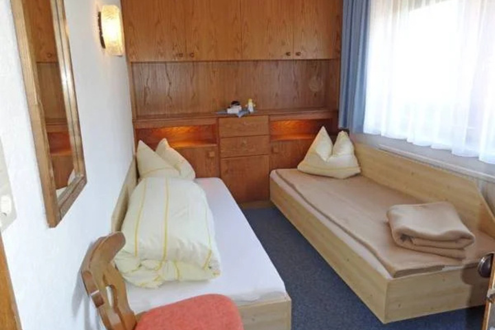 Room 4 of 17