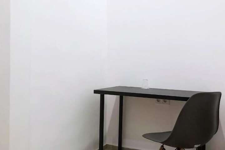 Room 13 of 38