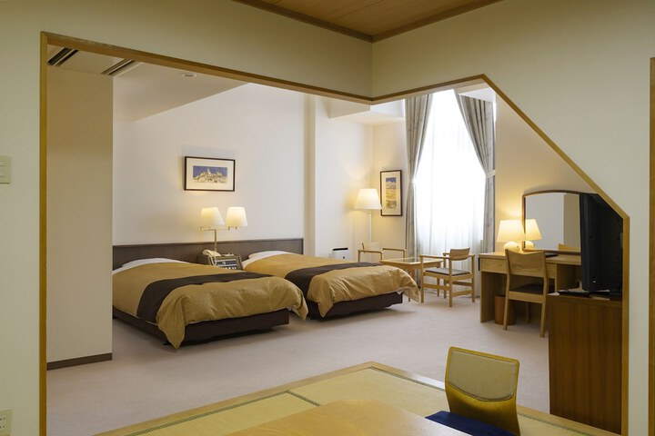 Room 27 of 51