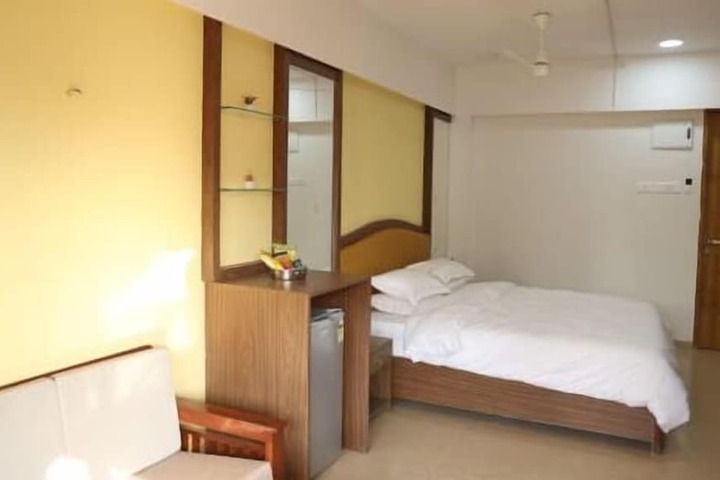 Room 2 of 8