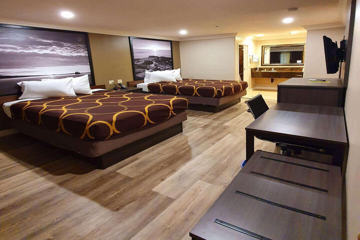 2 Queen Beds (4 of 8)