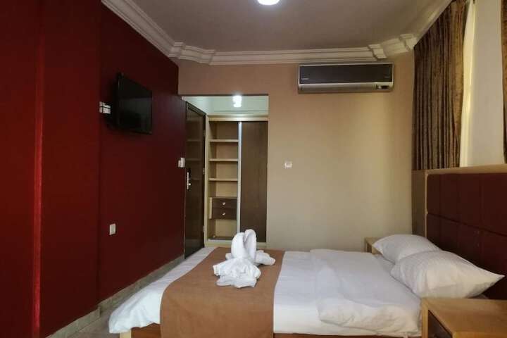 Room 15 of 46