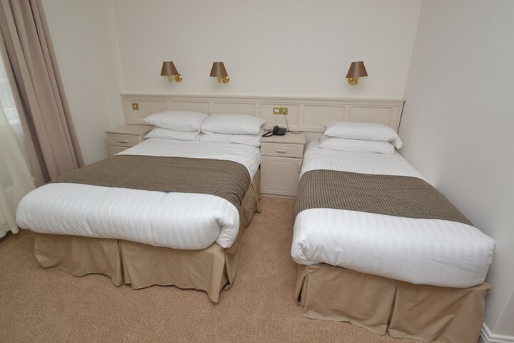 Room 10 of 30