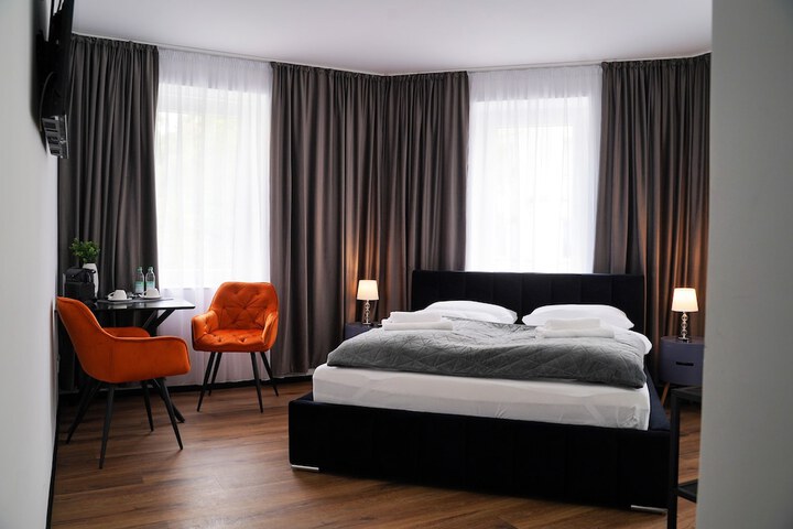 Room 16 of 26