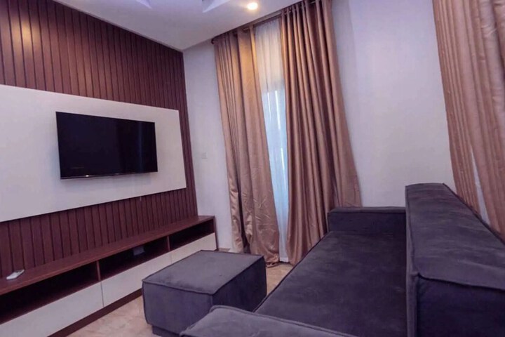 Room 8 of 19