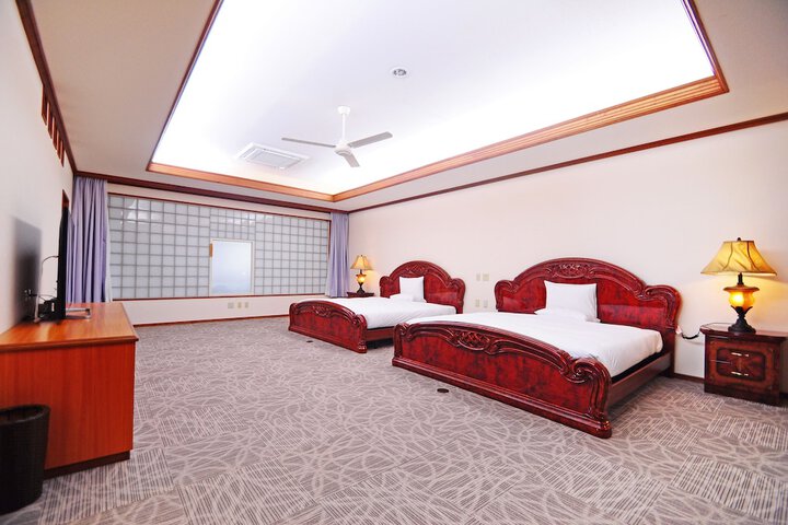 Room 3 of 21