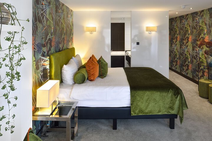 Room 34 of 109