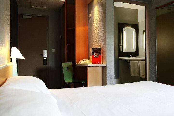 Room 2 of 79