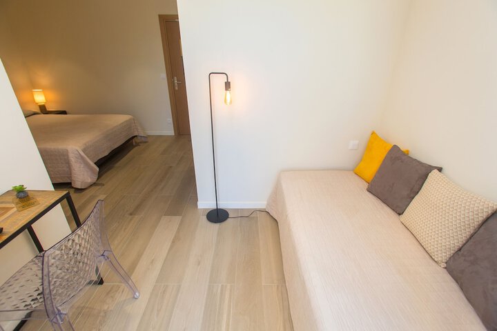 Room 47 of 102