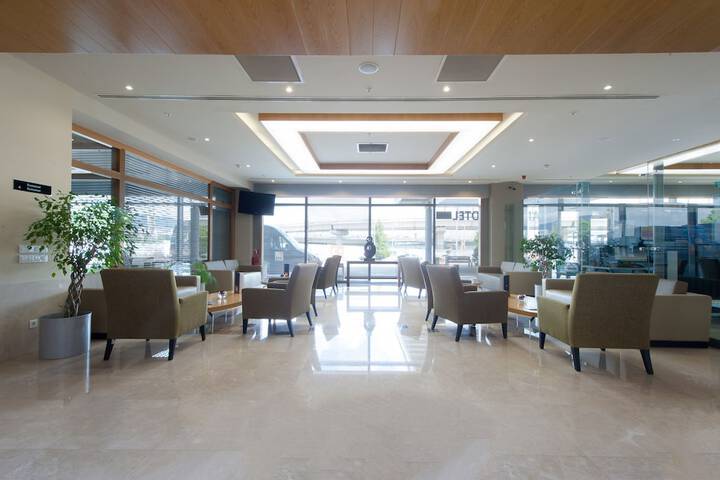 Entrance & Lobby