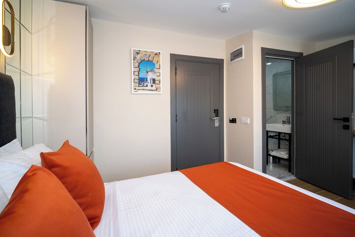 Room 16 of 60