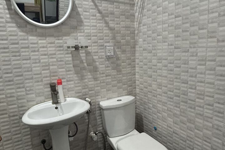 Room 12 of 38