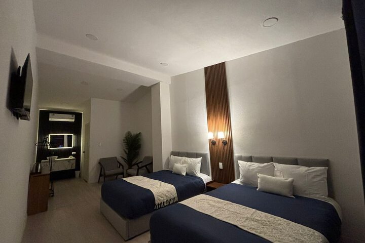 Room 4 of 25