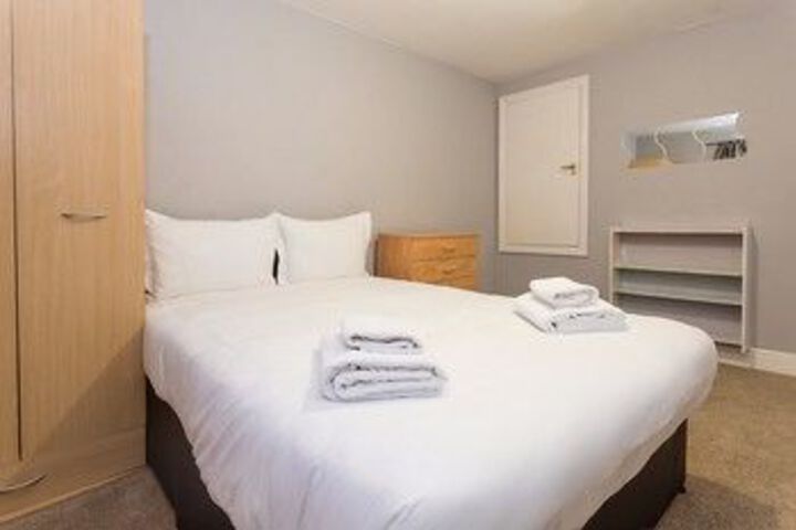 Room 11 of 24
