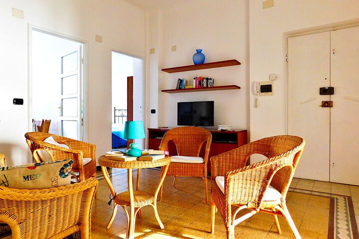 Room 9 of 28