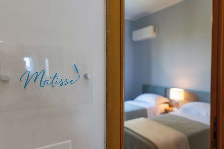 Room 8 of 65