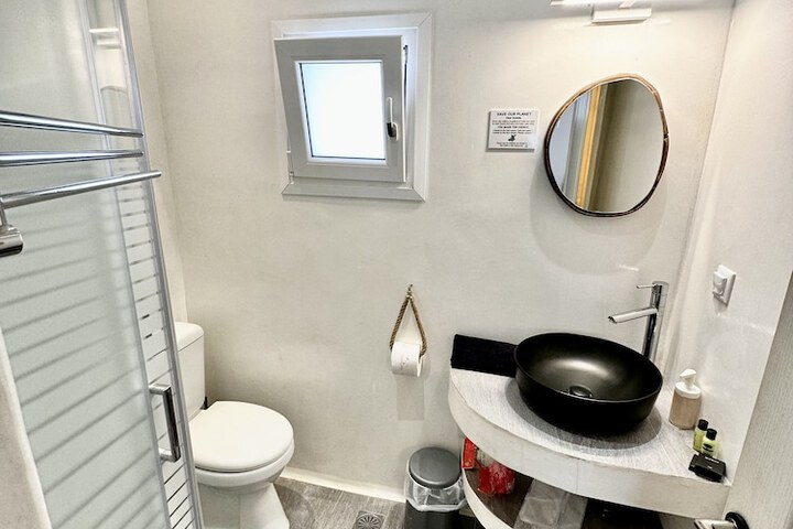Room 8 of 10