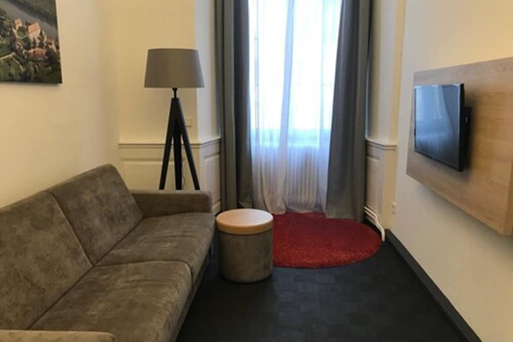 Room 13 of 30