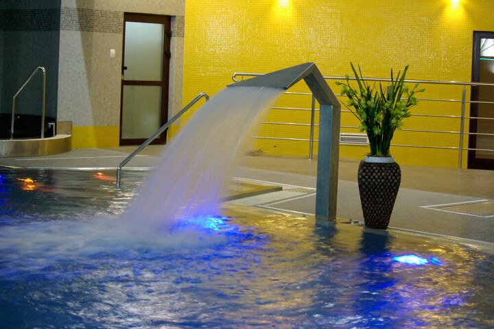 Pool 20 of 41