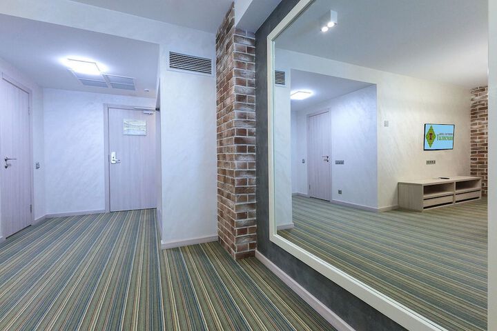 Room 17 of 39