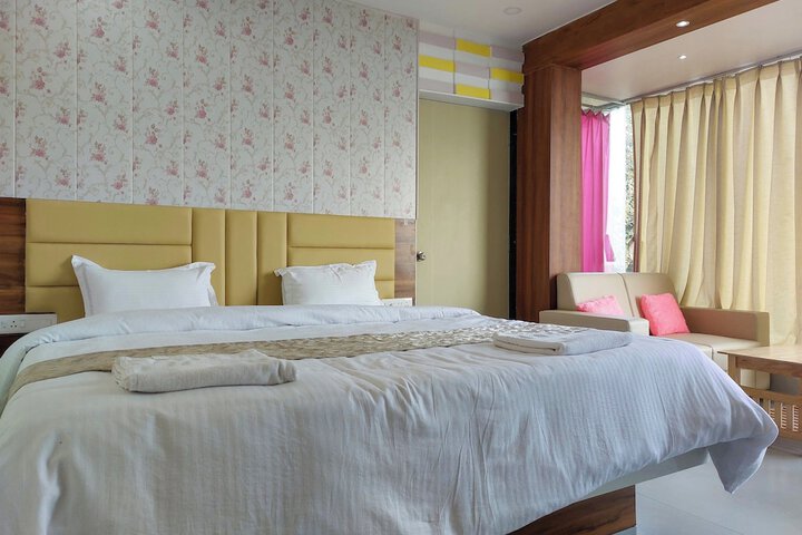 Room 3 of 20