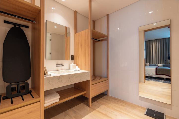 Room 35 of 59