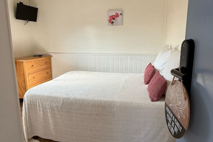 Room 13 of 27
