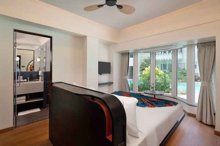 Room 27 of 102