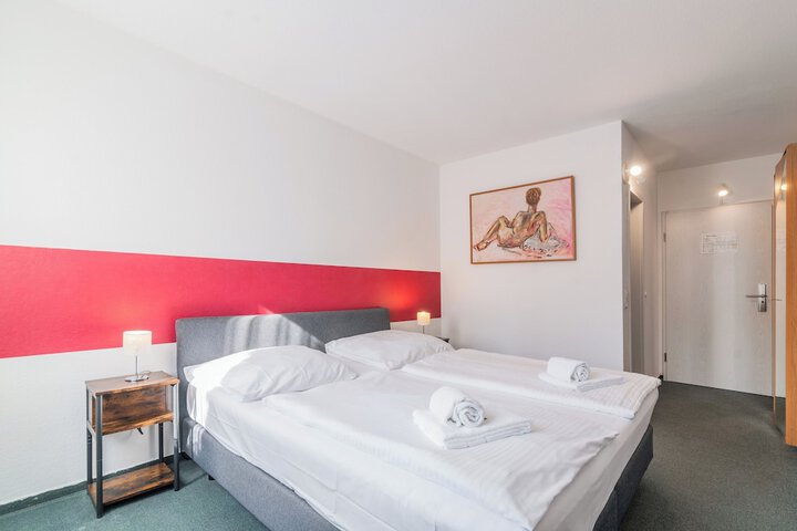 Room 9 of 35