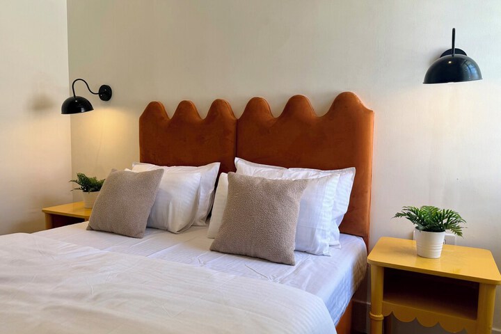 Room 3 of 70