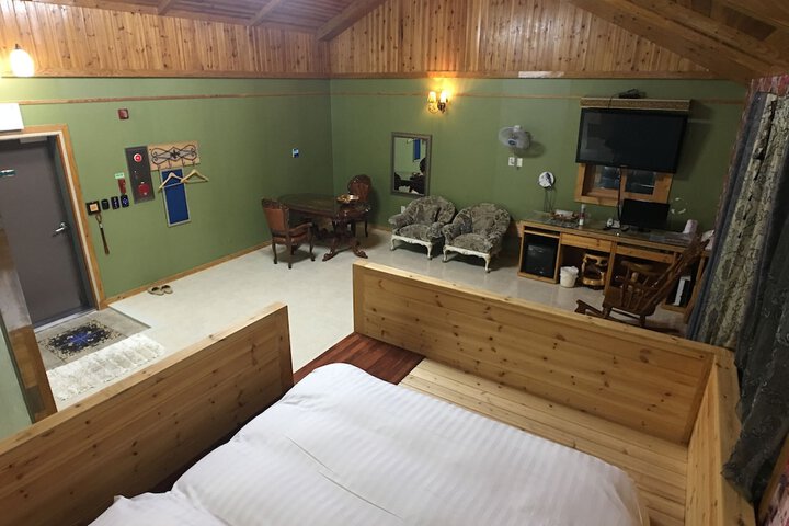 Room 17 of 19