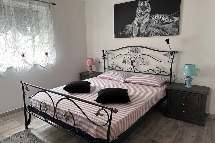 Room 3 of 20