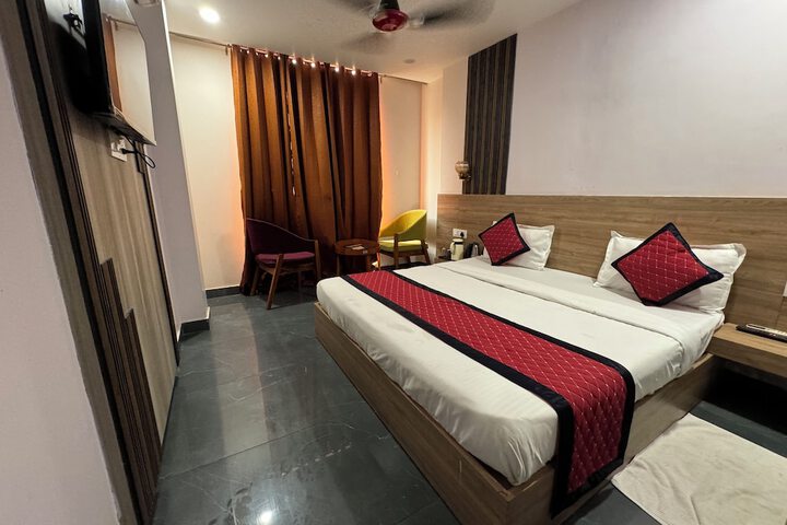 Room 5 of 19