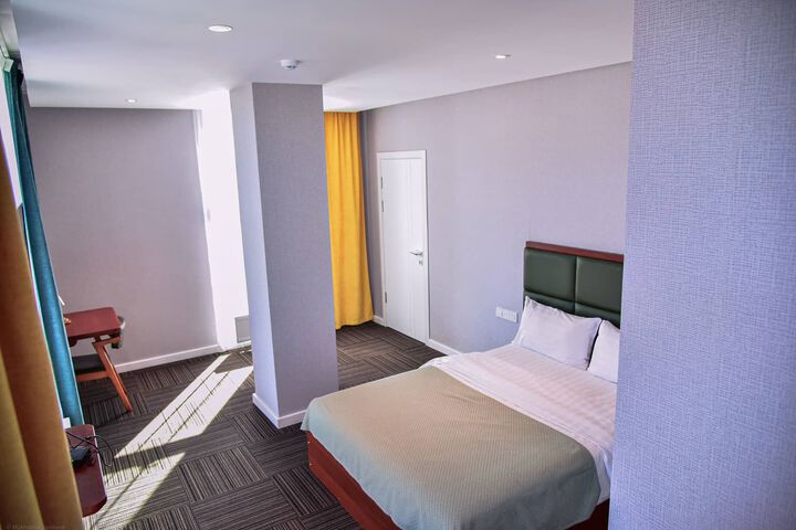 Room 27 of 49