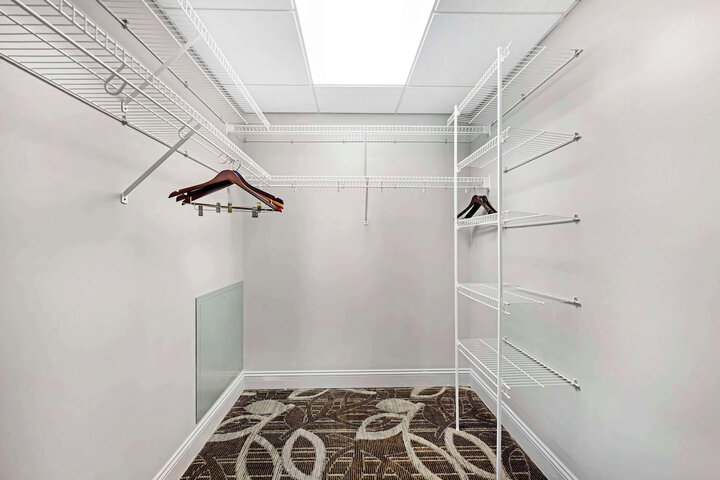 Room 33 of 54