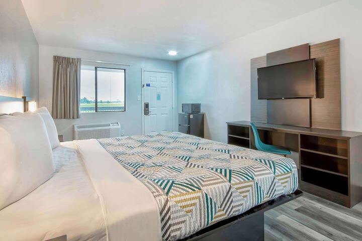 Room 14 of 42