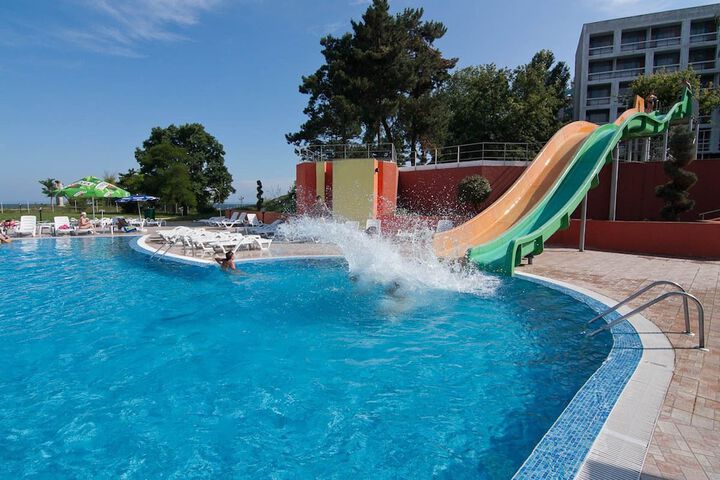 Pool 13 of 34