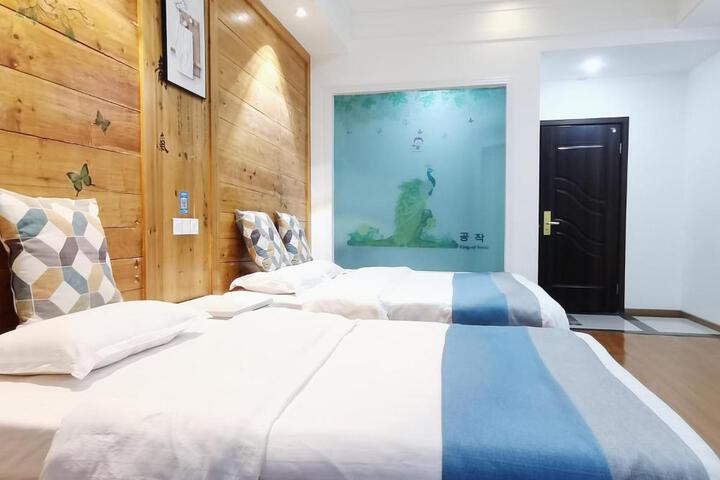 Photo of Emeishan Moon Bay Hotel
