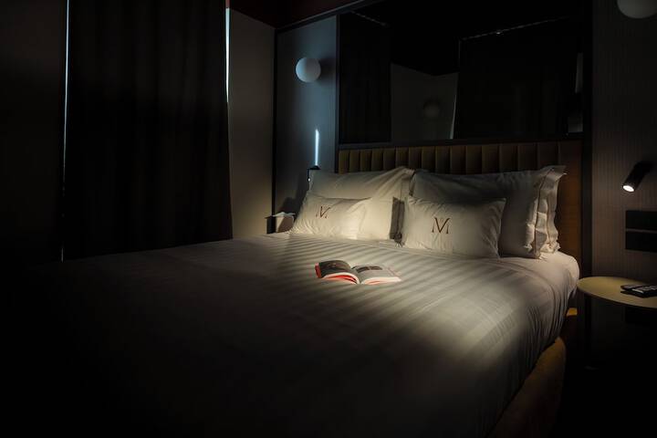 Room 8 of 99