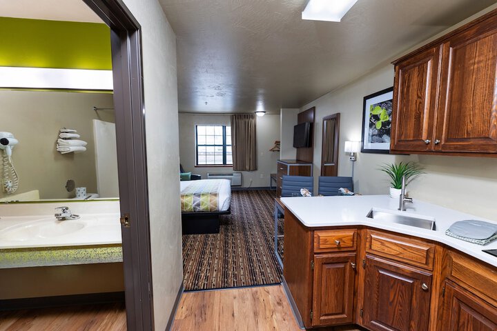 Queen Bed Accessible (7 of 18)