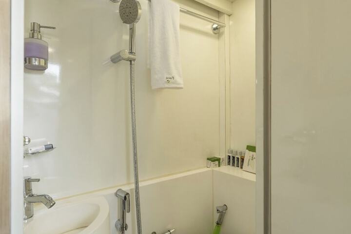 Room 43 of 78