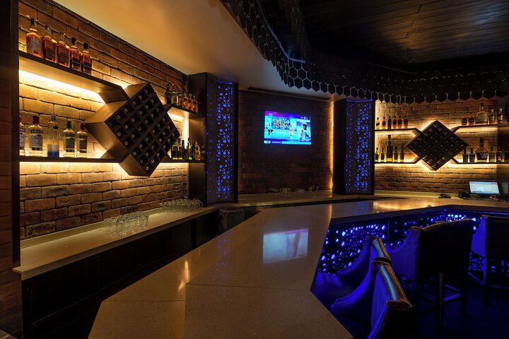 Lounge 42 of 64