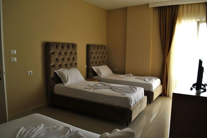 Room 7 of 25