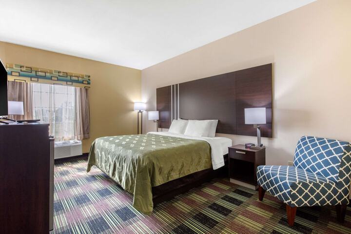 1 King Bed (3 of 15)