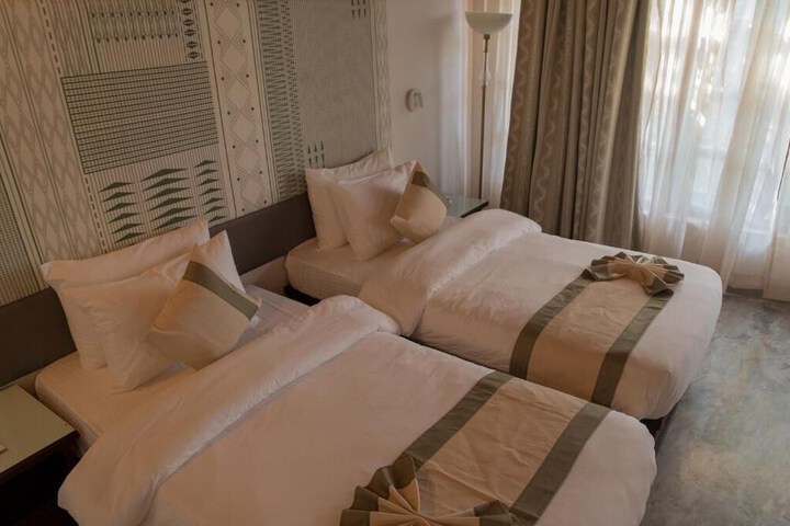 Room 2 of 40